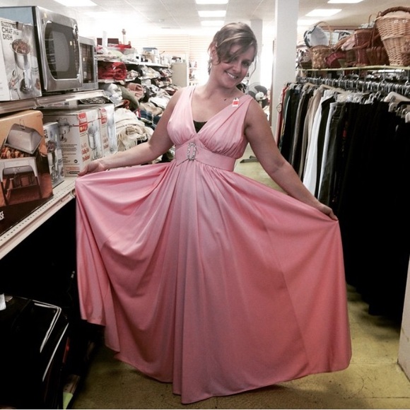 Meet your Posher, Sarah! ✨ - Picture 7 of 7